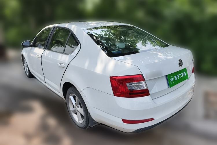 Used Skoda Octavia 2015 1.6L Manual Yijie Edition Rear Left 45 Deg