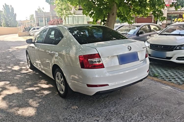 Used Skoda Octavia 2015 1.6L Manual Yijie Edition Rear Left 45 Deg