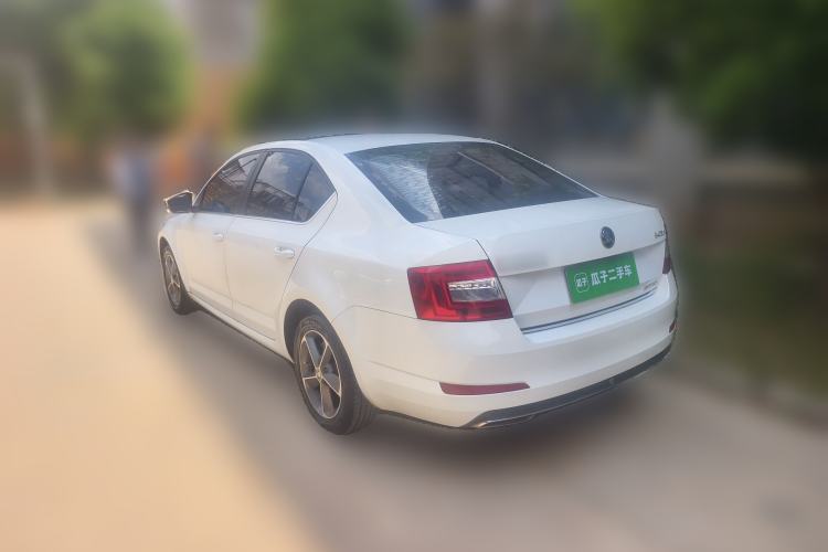 Used Skoda Octavia 2015 1.6L Manual Yijun Edition Rear Left 45 Deg