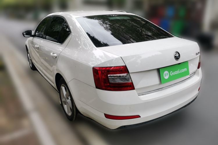 Used Skoda Octavia 2015 1.6L Automatic Yijie Edition Rear Left 45 Deg