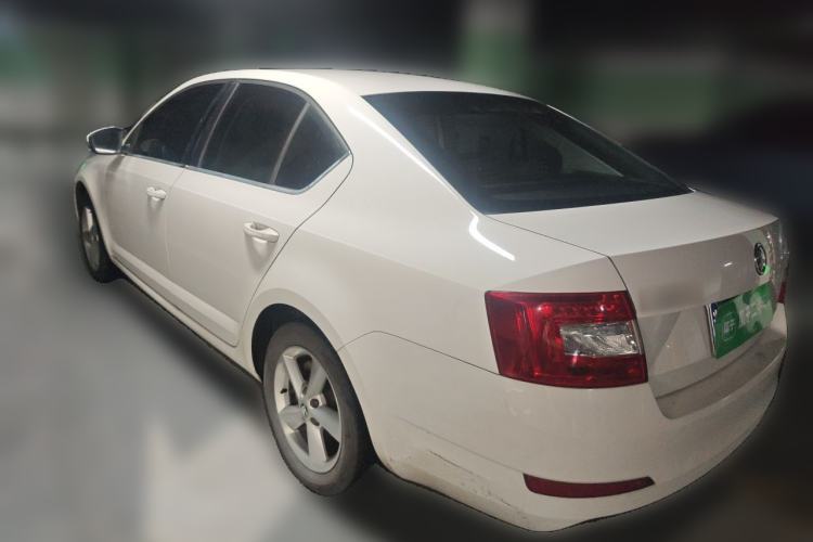 Used Skoda Octavia 2015 1.6L Automatic Yijie Edition Rear Left 45 Deg