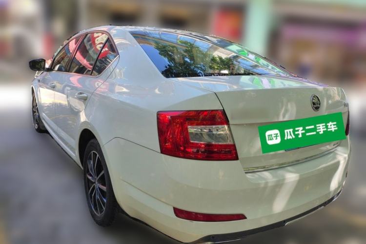 Used Skoda Octavia 2015 1.6L Manual Yijun Edition Rear Left 45 Deg