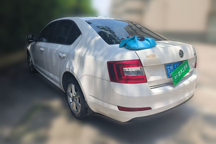 Used Skoda Octavia 2015 1.6L Manual Yijun Edition Rear Left 45 Deg