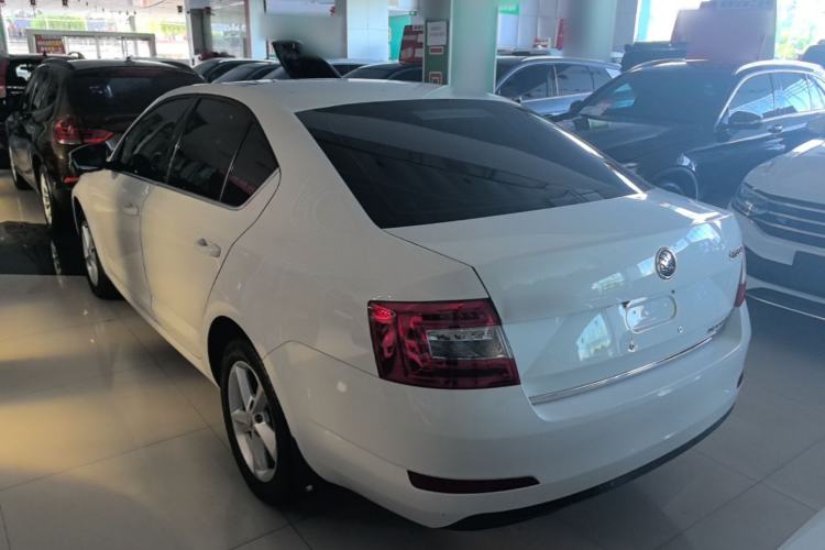 Used Skoda Octavia 2015 1.6L Automatic Yijun Edition Rear Left 45 Deg