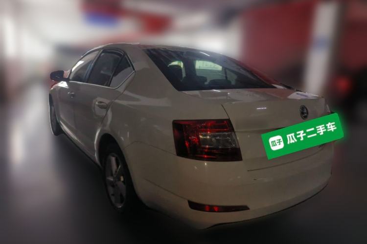 Used Skoda Octavia 2015 1.6L Manual Yijie Edition Rear Left 45 Deg
