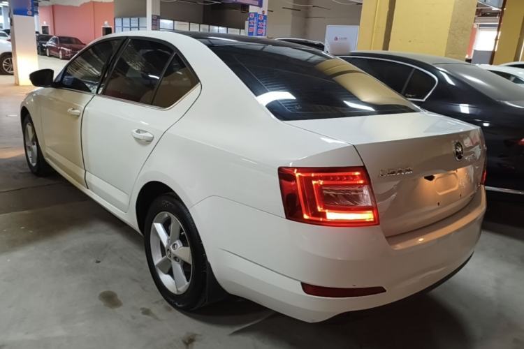 Used Skoda Octavia 2015 1.6L Automatic Yijie Edition Rear Left 45 Deg