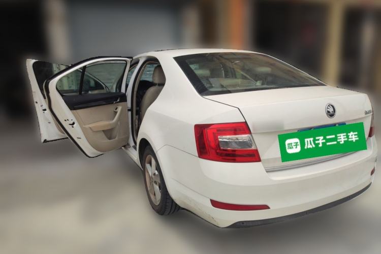 Used Skoda Octavia 2015 1.6L Automatic Yijun Edition Rear Left 45 Deg