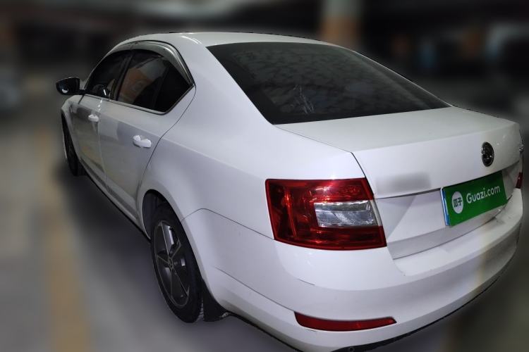 Used Skoda Octavia 2015 1.6L Manual Yijie Edition Rear Left 45 Deg