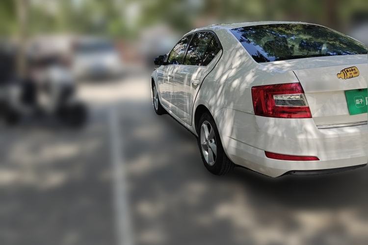 Used Skoda Octavia 2015 1.6L Automatic Yijun Edition Rear Left 45 Deg