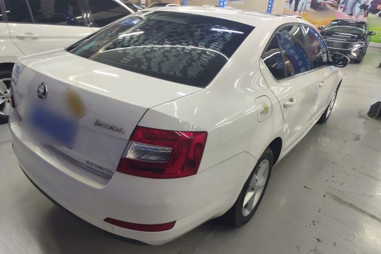 Used Skoda Octavia 2015 1.6L Automatic Yijun Edition Rear Right 45 Deg
