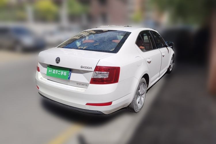 Used Skoda Octavia 2015 1.6L Manual Yijie Edition Rear Right 45 Deg
