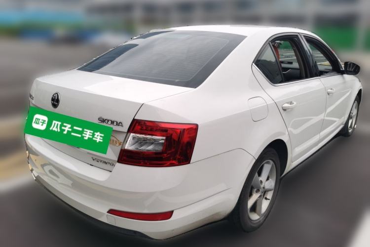Used Skoda Octavia 2015 1.6L Automatic Yijun Edition Rear Right 45 Deg