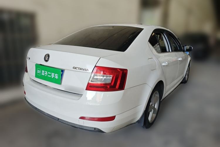 Used Skoda Octavia 2015 1.6L Automatic Yijun Edition Rear Right 45 Deg