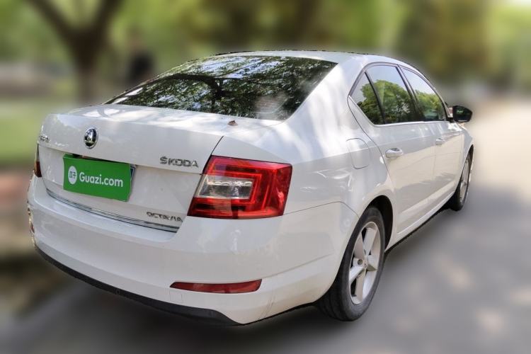 Used Skoda Octavia 2015 1.6L Manual Yijun Edition Rear Right 45 Deg