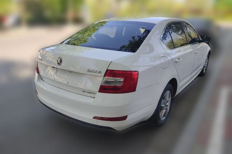 Used Skoda Octavia 2015 1.6L Manual Eado Edition Rear Right 45 Deg