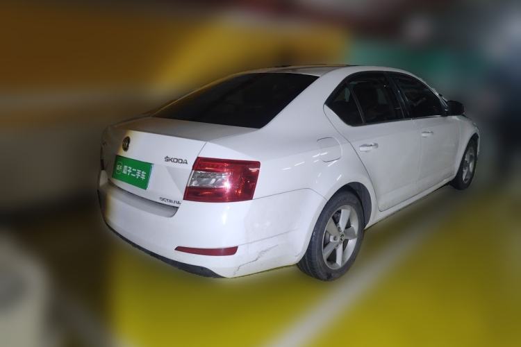 Used Skoda Octavia 2015 1.6L Manual Yijun Edition Rear Right 45 Deg