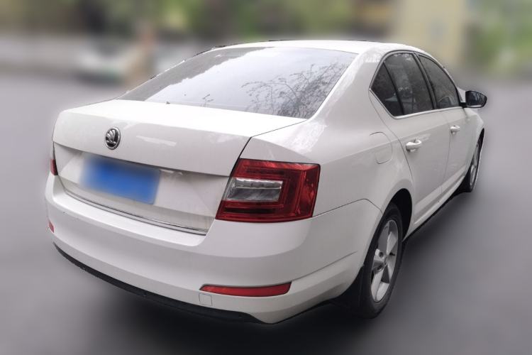 Used Skoda Octavia 2015 1.6L Manual Yijun Edition Rear Right 45 Deg