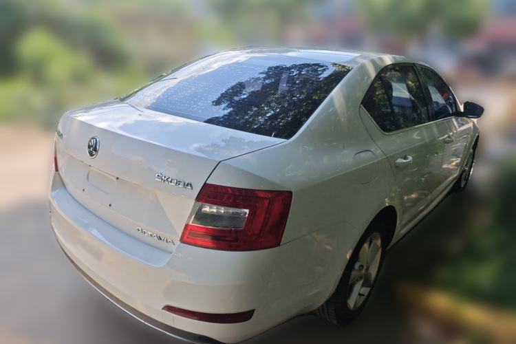 Used Skoda Octavia 2015 1.6L Automatic Yijie Edition Rear Right 45 Deg