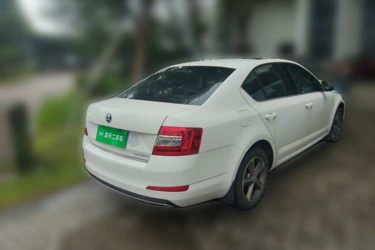 Used Skoda Octavia 2015 1.6L Automatic Yijun Edition Rear Right 45 Deg