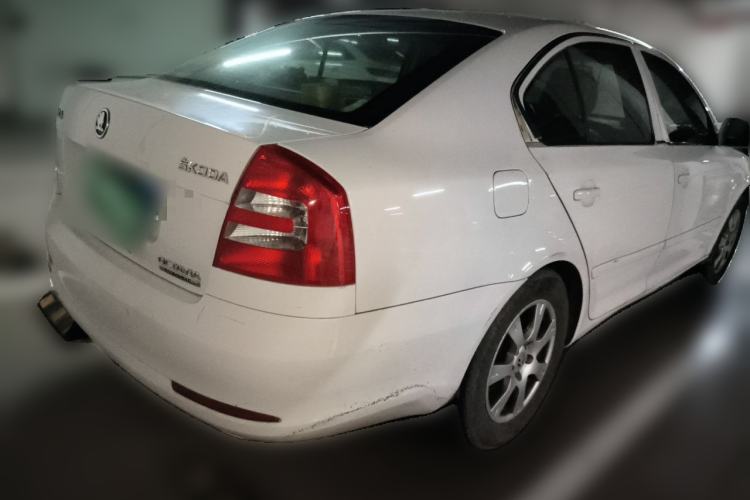 Used Skoda Octavia 2015 Classic Model 1.6L Automatic Elegance Edition Rear Right 45 Deg