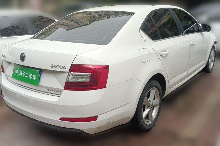 Used Skoda Octavia 2015 1.6L Automatic Yijie Edition Rear Right 45 Deg