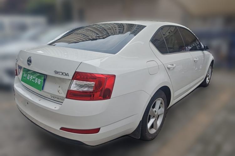 Used Skoda Octavia 2015 1.6L Manual Yijun Edition Rear Right 45 Deg
