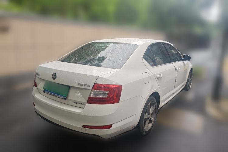 Used Skoda Octavia 2015 1.6L Automatic Yijie Edition Rear Right 45 Deg