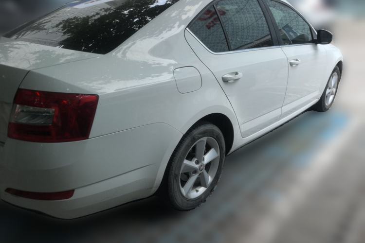 Used Skoda Octavia 2015 1.6L Automatic Yijun Edition Rear Right 45 Deg