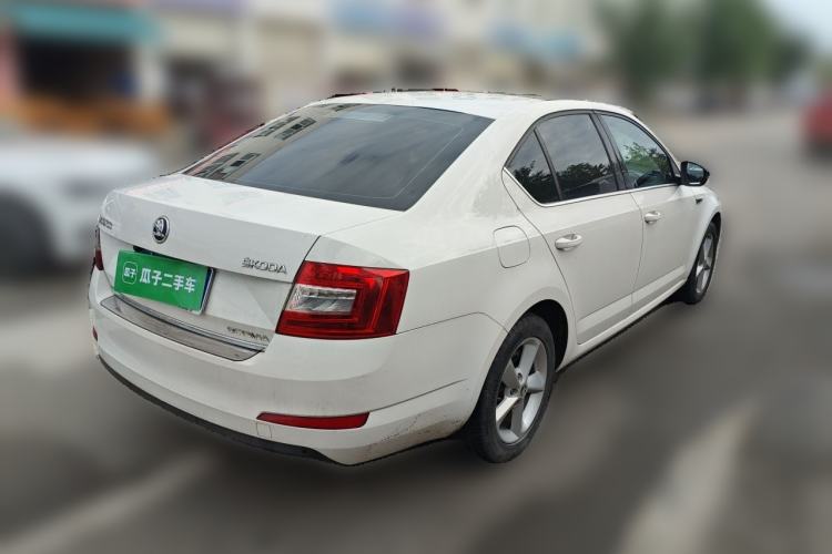 Used Skoda Octavia 2015 1.6L Manual Yijun Edition Rear Right 45 Deg