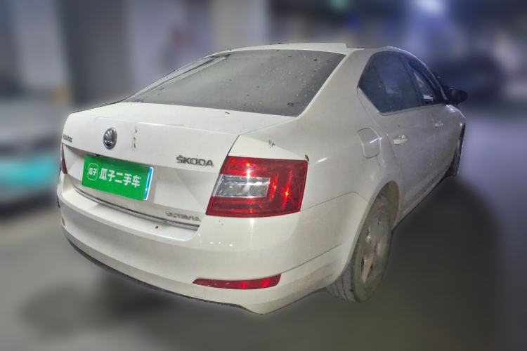 Used Skoda Octavia 2015 1.6L Manual Yijun Edition Rear Right 45 Deg