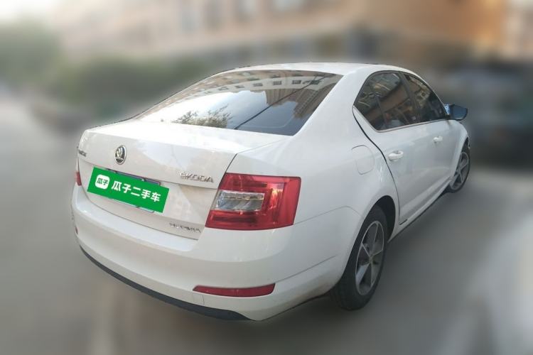 Used Skoda Octavia 2015 1.6L Manual Yijie Edition Rear Right 45 Deg