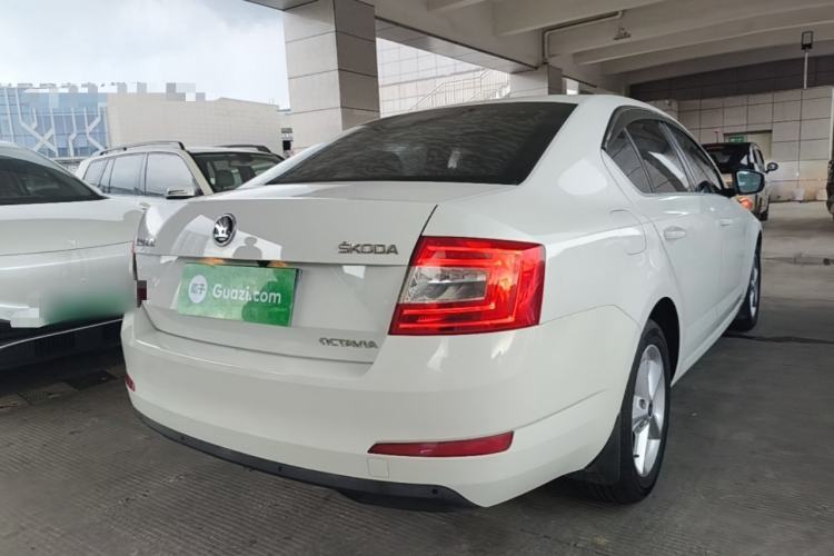Used Skoda Octavia 2015 1.6L Automatic Yijie Edition Rear Right 45 Deg