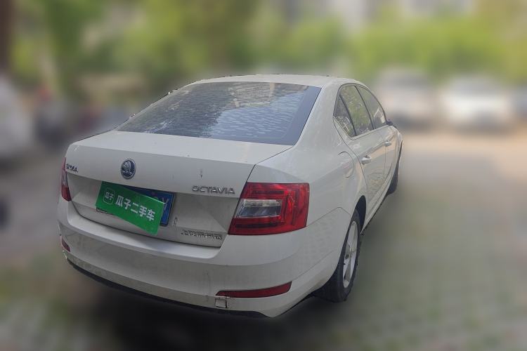 Used Skoda Octavia 2015 1.6L Automatic Yijie Edition Rear Right 45 Deg