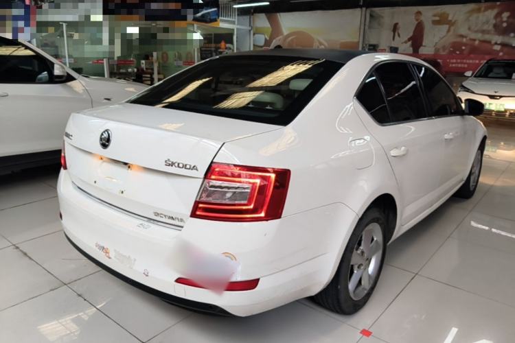 Used Skoda Octavia 2015 1.6L Automatic Yijun Edition Rear Right 45 Deg
