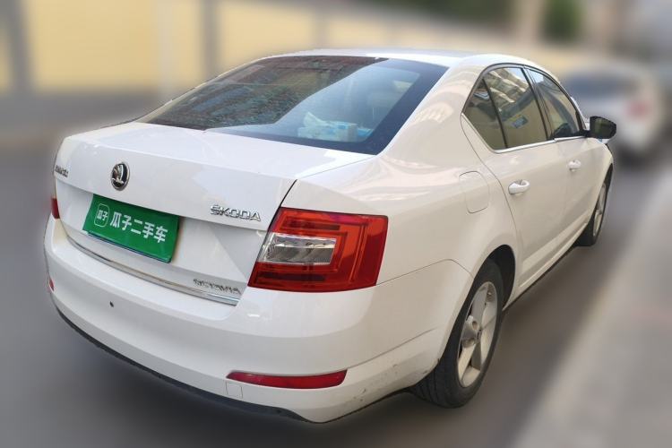Used Skoda Octavia 2015 1.6L Automatic Yijie Edition Rear Right 45 Deg