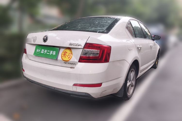 Used Skoda Octavia 2015 1.6L Automatic Yijie Edition Rear Right 45 Deg