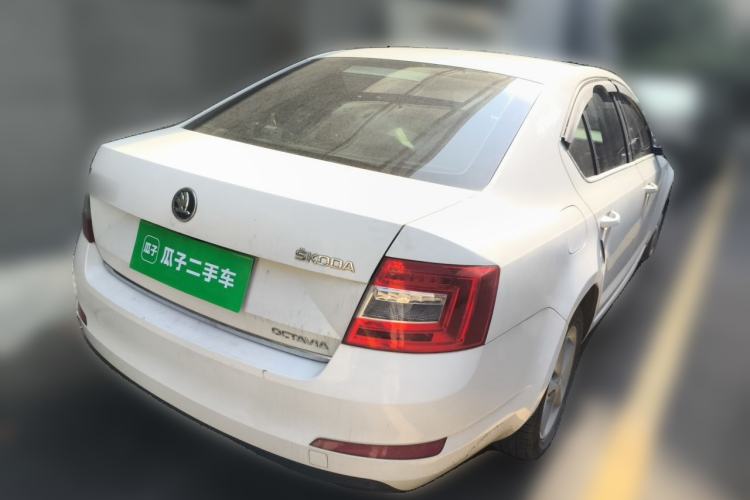 Used Skoda Octavia 2015 1.6L Automatic Yijun Edition Rear Right 45 Deg