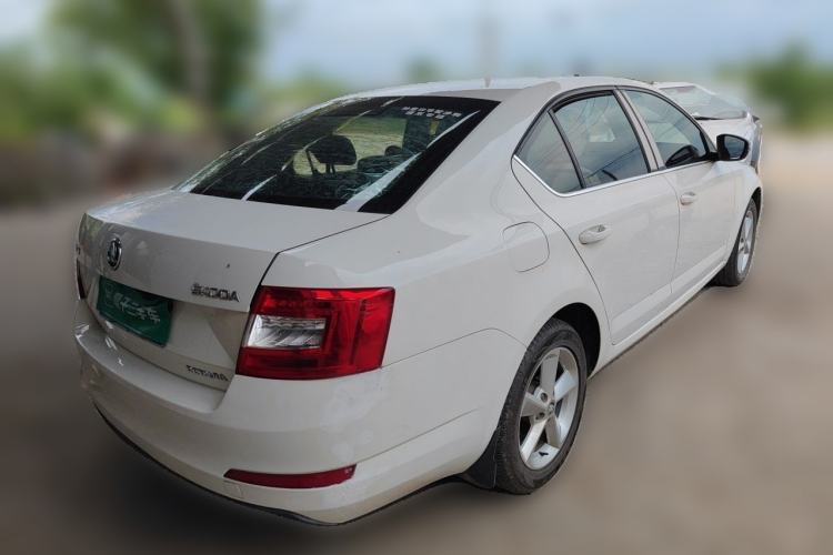 Used Skoda Octavia 2015 1.6L Automatic Yijie Edition Rear Right 45 Deg