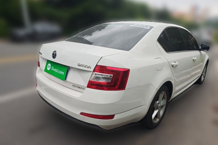 Used Skoda Octavia 2015 1.6L Automatic Yijie Edition Rear Right 45 Deg