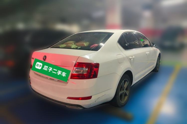Used Skoda Octavia 2015 1.6L Manual Yijun Edition Rear Right 45 Deg