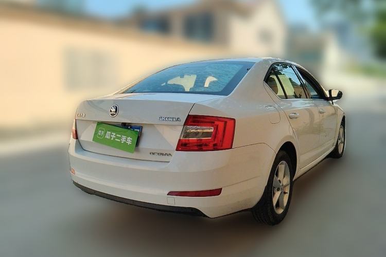 Used Skoda Octavia 2015 1.6L Manual Yijie Edition Rear Right 45 Deg