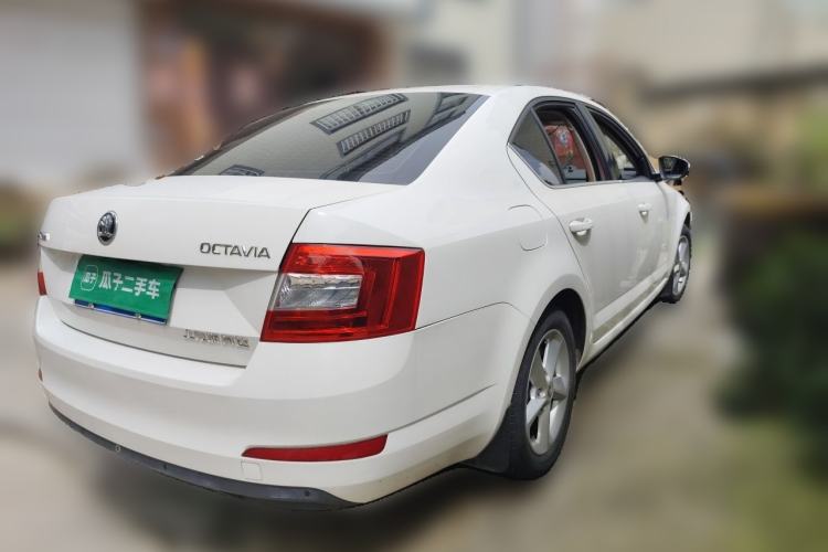 Used Skoda Octavia 2015 1.6L Automatic Yijie Edition Rear Right 45 Deg