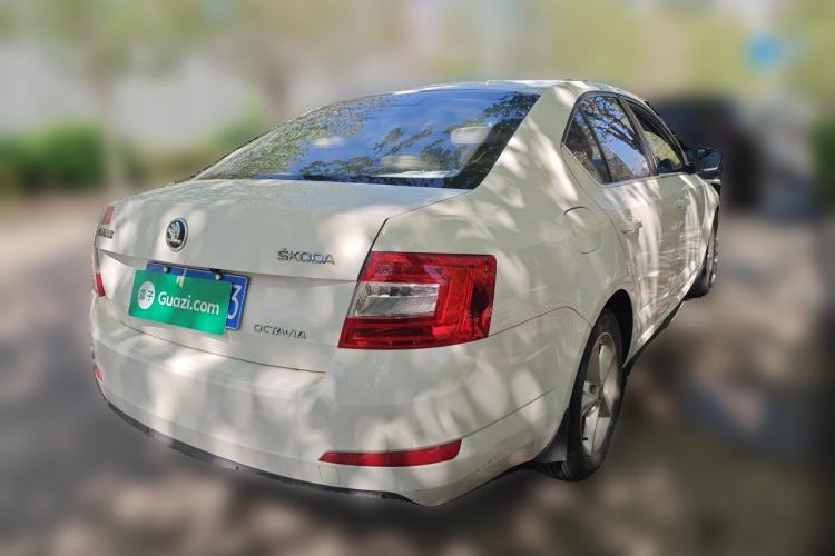 Used Skoda Octavia 2015 1.6L Manual Yijie Edition Rear Right 45 Deg