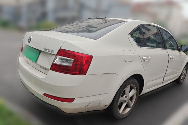 Used Skoda Octavia 2015 1.6L Automatic Yijie Edition Rear Right 45 Deg
