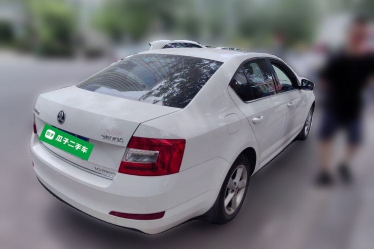 Used Skoda Octavia 2015 1.6L Automatic Yijun Edition Rear Right 45 Deg