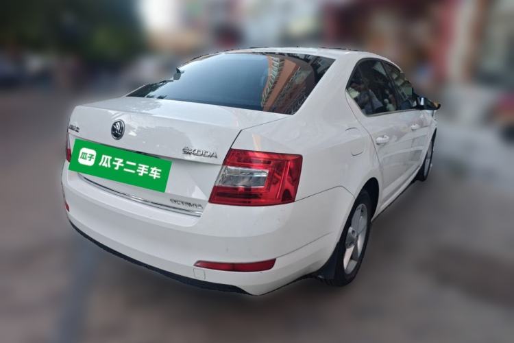 Used Skoda Octavia 2015 1.6L Manual Yijun Edition Rear Right 45 Deg