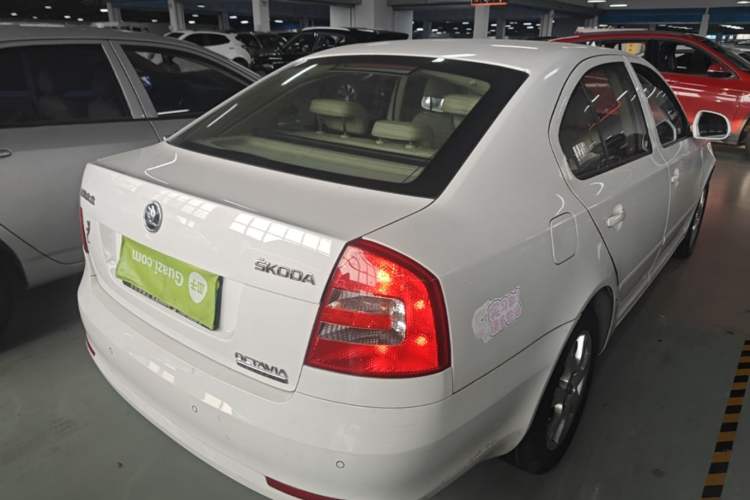 Used Skoda Octavia 2015 Classic Model 1.6L Automatic Yijie Version Rear Right 45 Deg
