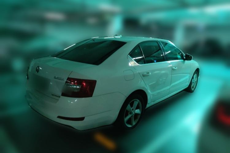 Used Skoda Octavia 2015 1.6L Automatic Yijie Edition Rear Right 45 Deg