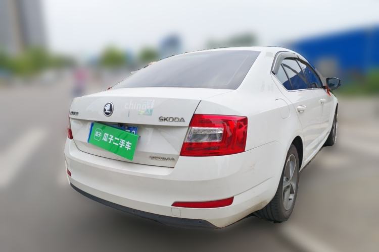 Used Skoda Octavia 2015 1.6L Automatic Yijie Edition Rear Right 45 Deg