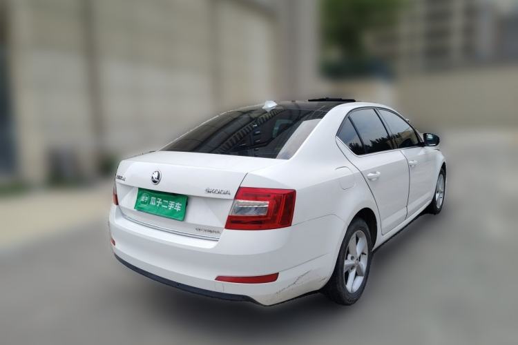 Used Skoda Octavia 2015 1.6L Automatic Yijun Edition Rear Right 45 Deg